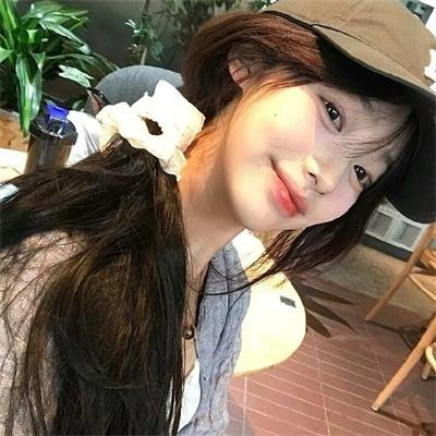 睡沙发的人